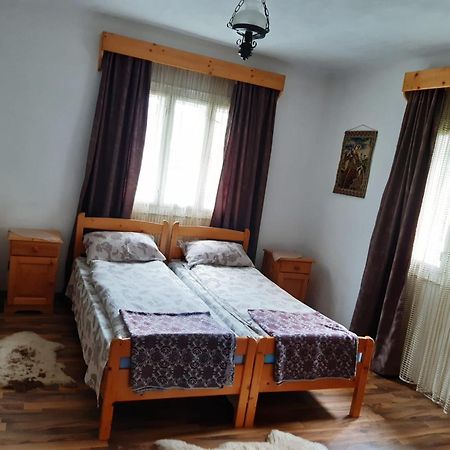 Готель Casa De Vacanta Joldes Ґирда-де-Сус Екстер'єр фото
